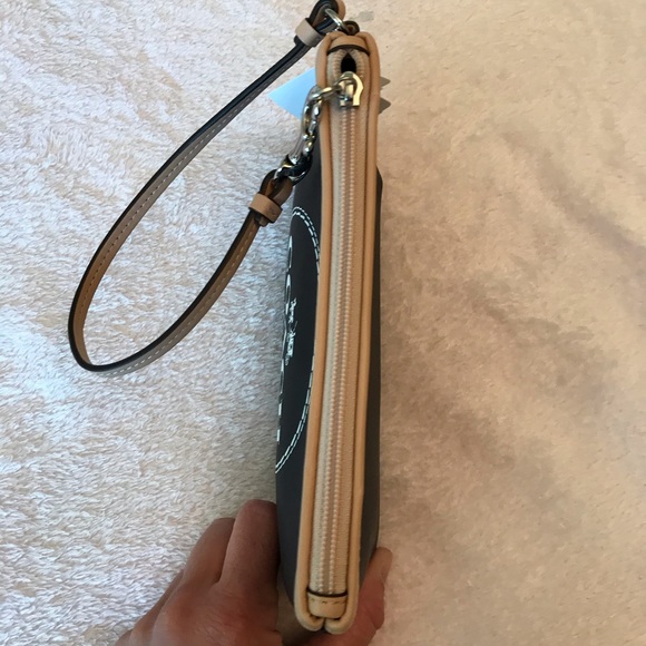 NWT, Coach Horse & Carriage Medium Wristlet! - Picture 6 of 6